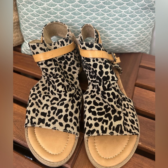Blowfish Shoes - NWT Blowfish Malibu black Sandals size 8 1/2